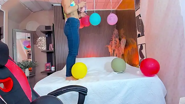 ZaraLuciana online show from 04-18-26, 11:23