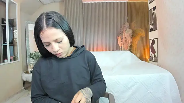 ZaraLuciana online show from 04-17-26, 11:02