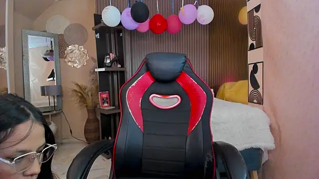 ZaraLuciana online show from 04-23-26, 12:29