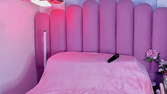 ZaraLuciana online show from 04-02-26, 12:56