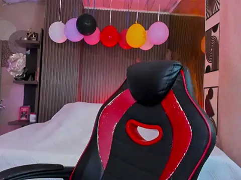 ZaraLuciana online show from 04-20-26, 11:13