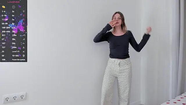 ErinnPieloch online show from 04-17-26, 07:06