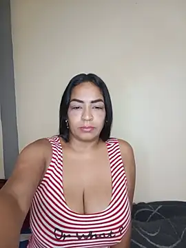 Snapshot of Carolinna chatting on 06-25-26, 02:33 Carolinna online show from 06-25-26, 02:33