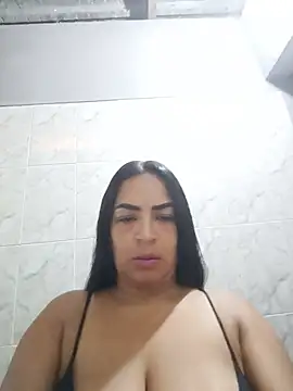 Snapshot of Carolinna chatting on 06-24-26, 02:37 Carolinna online show from 06-24-26, 02:37