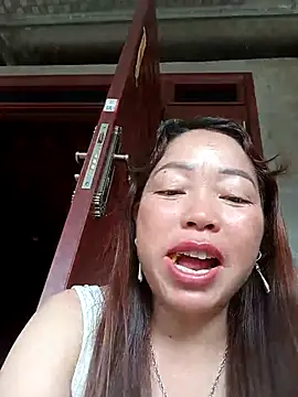 Snapshot of Yellow-pink chatting on 07-13-26, 12:21 Yellow-pink online show from 07-13-26, 12:21