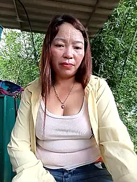 Snapshot of Yellow-pink chatting on 06-14-26, 02:24 Yellow-pink online show from 06-14-26, 02:24
