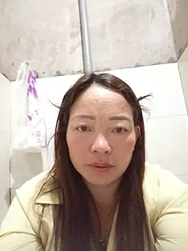 Snapshot of Yellow-pink chatting on 06-03-26, 10:58 Yellow-pink online show from 06-03-26, 10:58