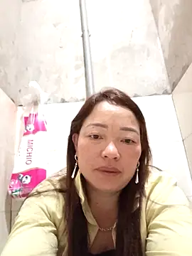 Yellow-pink online show from 04-16-26, 11:29