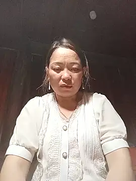 Snapshot of Yellow-pink chatting on 05-15-26, 02:15 Yellow-pink online show from 05-15-26, 02:15