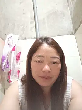 Snapshot of Yellow-pink chatting on 05-23-26, 10:31 Yellow-pink online show from 05-23-26, 10:31