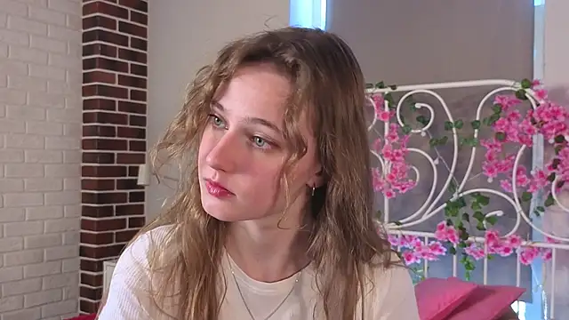 RubieHeiser online show from 04-10-26, 09:27