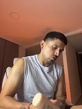 TroyeSavage online show from 04-12-26, 10:40