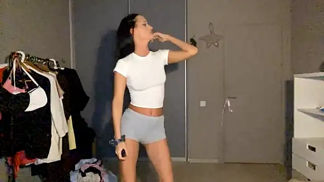 JonnaSzerszen online show from 04-07-26, 05:15