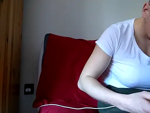 biszexboy97 online show from 03-11-26, 10:42