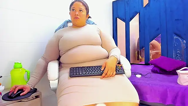 BustyyJuicy Rs online show from 07-10-26, 02:28