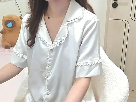 Snapshot of Camiilia chatting on 06-11-26, 03:47 Camiilia online show from 06-11-26, 03:47