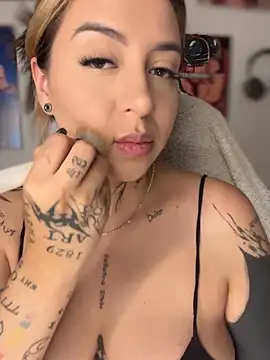 CarolQueen1  online show from 04-14-26, 01:05