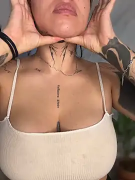 CarolQueen1  online show from 03-26-26, 01:09