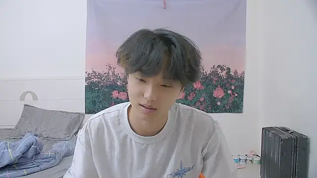 Snapshot of icecream-002 chatting on 06-16-26, 12:16 icecream-002 online show from 06-16-26, 12:16