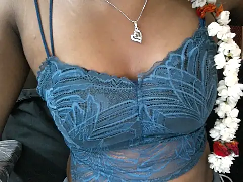 Couplehot00 online show from 04-13-26, 07:12