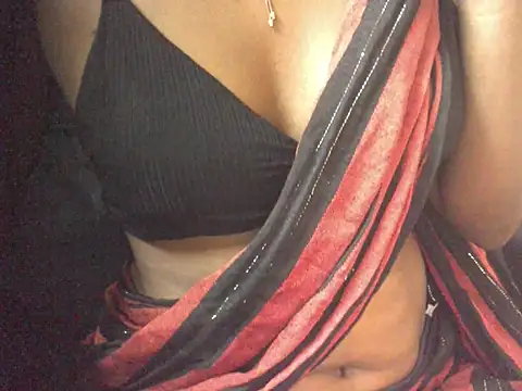 Snapshot of Couplehot00 chatting on 06-11-26, 06:32 Couplehot00 online show from 06-11-26, 06:32