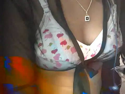 Couplehot00 online show from 04-29-26, 07:23