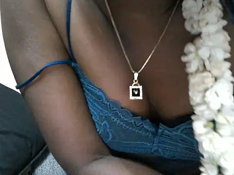 Couplehot00 online show from 03-20-26, 07:31