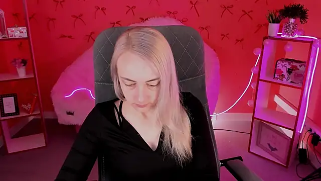 CarolMoor online show from 04-22-26, 09:05