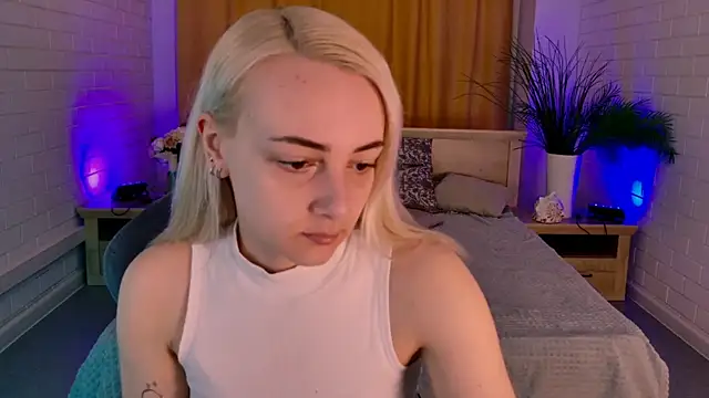 CarolMoor online show from 03-25-26, 09:08