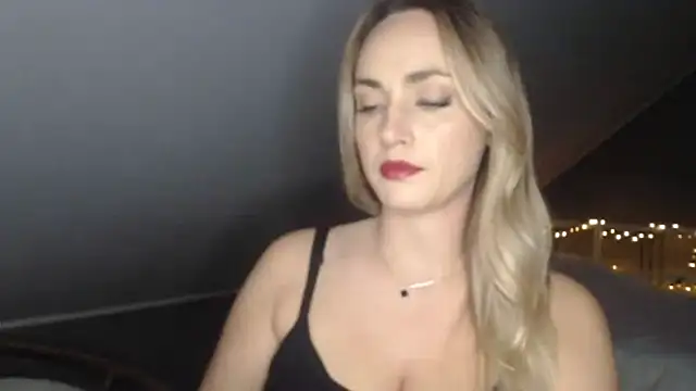 Snapshot of ScarlettSensitive chatting on 06-12-26, 07:22 ScarlettSensitive online show from 06-12-26, 07:22