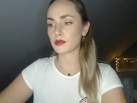Snapshot of ScarlettSensitive chatting on 06-08-26, 08:31 ScarlettSensitive online show from 06-08-26, 08:31