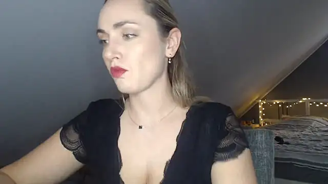 Snapshot of ScarlettSensitive chatting on 06-01-26, 06:29 ScarlettSensitive online show from 06-01-26, 06:29