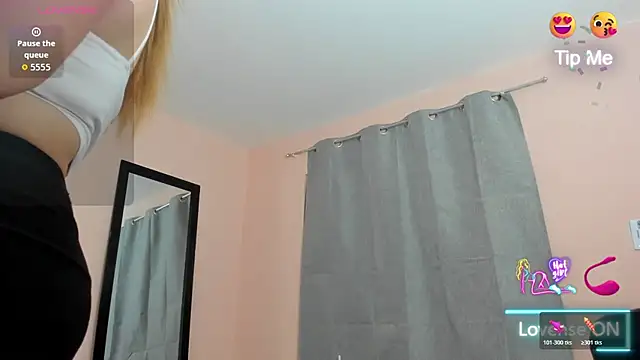 Snapshot of brigitt3 chatting on 05-04-26, 01:47 brigitt3 online show from 05-04-26, 01:47