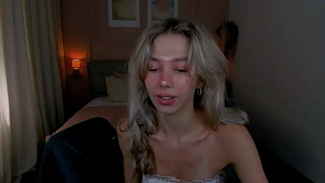 Snapshot of LuluAlis chatting on 06-17-26, 01:21 LuluAlis online show from 06-17-26, 01:21