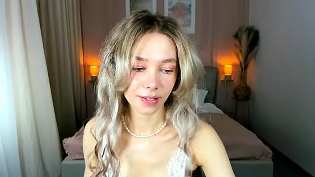 Snapshot of LuluAlis chatting on 05-04-26, 01:03 LuluAlis online show from 05-04-26, 01:03