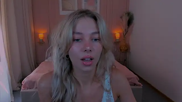 Snapshot of LuluAlis chatting on 06-26-26, 01:39 LuluAlis online show from 06-26-26, 01:39