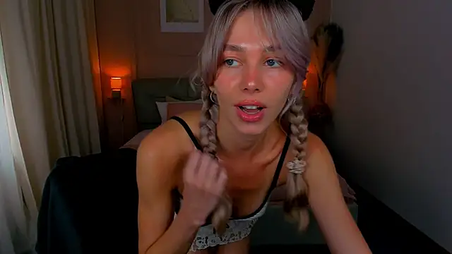 Snapshot of LuluAlis chatting on 06-12-26, 02:04 LuluAlis online show from 06-12-26, 02:04
