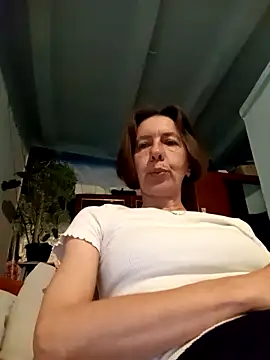 Snapshot of Tania9876 chatting on 05-01-26, 06:35 Tania9876 online show from 05-01-26, 06:35