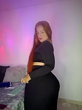 Snapshot of Foxylisaflores chatting on 05-29-26, 01:28 Foxylisaflores online show from 05-29-26, 01:28