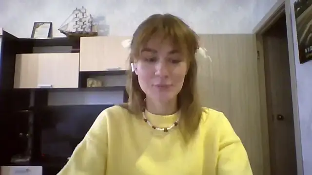 ElenoreHolguin online show from 04-10-26, 09:16