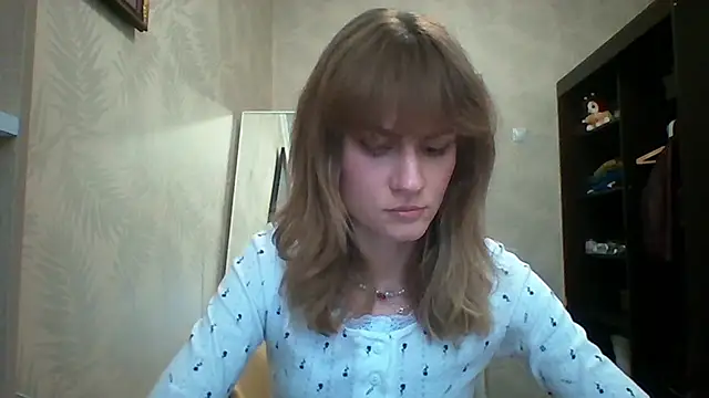 ElenoreHolguin online show from 04-18-26, 01:24