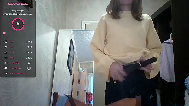 ElenoreHolguin online show from 04-19-26, 03:24