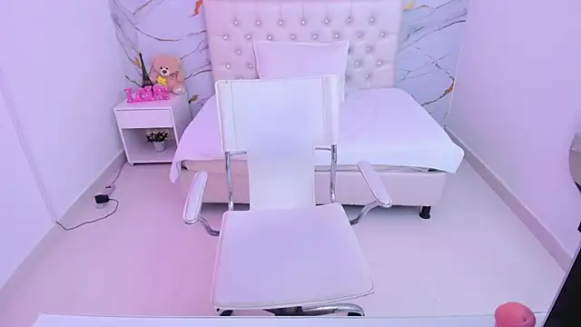 Snapshot of Sofia_echeverri chatting on 05-20-26, 11:51 Sofia echeverri online show from 05-20-26, 11:51