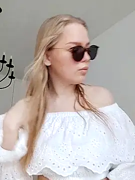 LittleForestELF2 online show from 03-25-26, 03:39