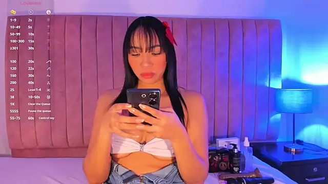 ValeriaRey  online show from 04-01-26, 09:34