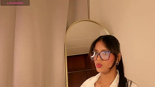 Snapshot of Aishs_bigass chatting on 06-12-26, 05:16 Aishs bigass online show from 06-12-26, 05:16