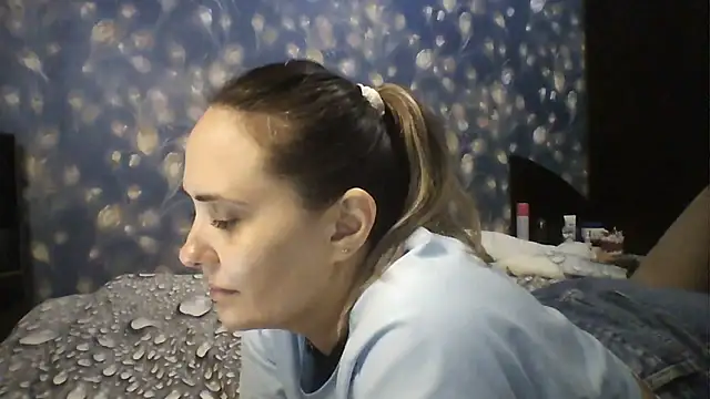 Snapshot of Alisa07qw chatting on 06-15-26, 12:05 Alisa07qw online show from 06-15-26, 12:05