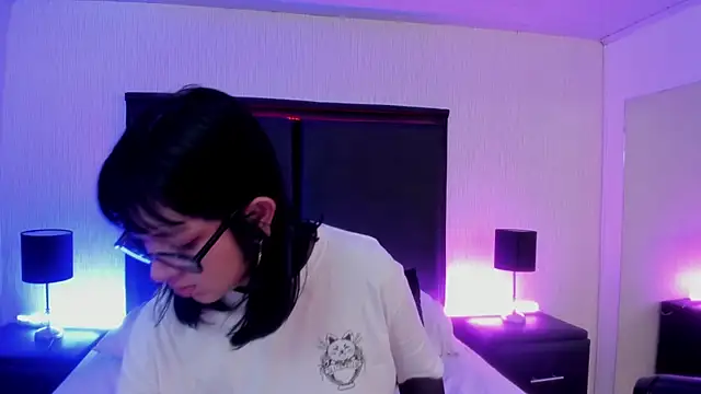 Snapshot of LilithBluum chatting on 06-07-26, 01:27 LilithBluum online show from 06-07-26, 01:27