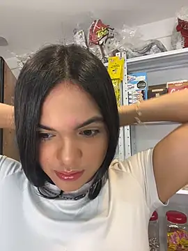 Snapshot of Bella-Ferrer chatting on 07-11-26, 05:46 Bella-Ferrer online show from 07-11-26, 05:46