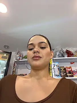 Snapshot of Bella-Ferrer chatting on 07-10-26, 06:19 Bella-Ferrer online show from 07-10-26, 06:19